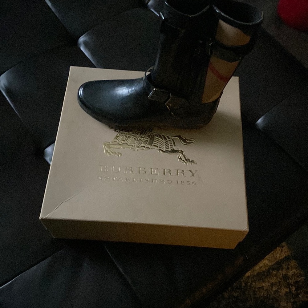 Burberry rain boots lightly used
